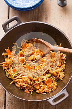 Pad thai chicken with vegetables and nuts