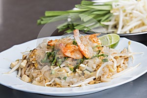 Pad Thai Goong Sod (Fried Rice Sticks with Shrimp) thai food