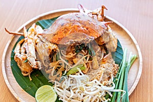 Pad thai noodle with blue crab