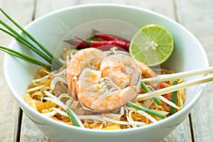 Pad thai