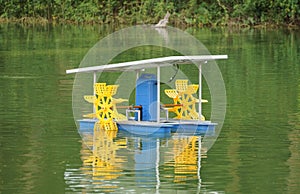 Paddle wheel aerator