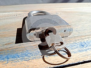 13. A padlock and the key (1)