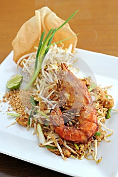 Padthai with shrimp photo