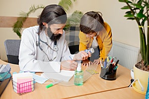 Paediatrician doctor examining a child in comfortabe medical office