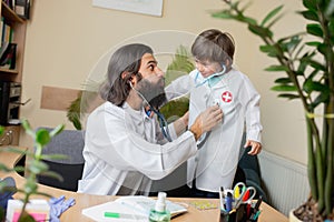 Paediatrician doctor examining a child in comfortabe medical office