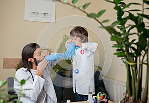 Paediatrician doctor examining a child in comfortabe medical office