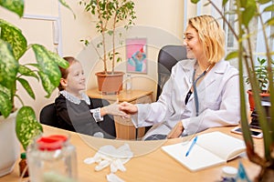 Paediatrician doctor examining a child in comfortabe medical office