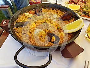 Paella de marisco photo