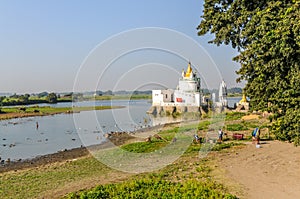 Pagoda at Tuang Tha Nan Inn Lake photo