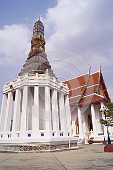 Pagoda, ubosot and lamppost