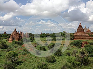 Pagodas and the Thatbyinnyu Temple