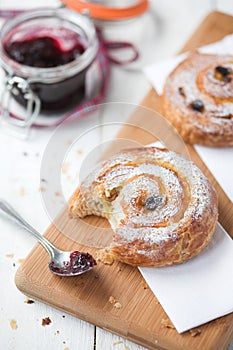 Pain au raisin & coffee