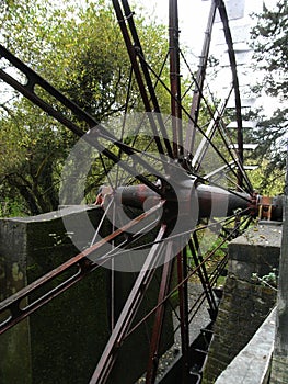 Painshill Metal water wheel, very large from England photo