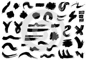 Paint brush. Black ink grunge brush strokes. Vector paintbrush set. Grunge design elements. Painted ink stripes