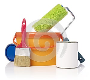 Paint roller, paint bucket and paint cans