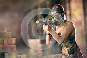Paintball, female player