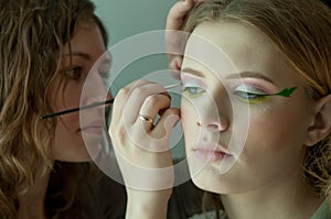 A painter making a faceart photo