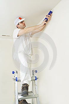 Painter repairing cracks