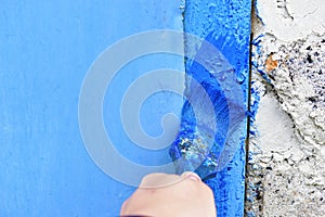 Painting iron surfaces with a blue paint brush