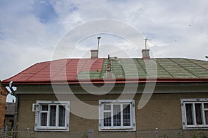 Painting the roof at home,repaint the green roof in red, part of the painted roof