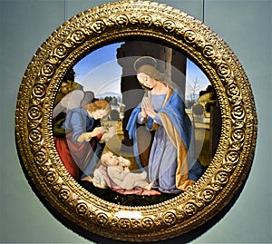 Painting in the shape of a circle, in which the Madonno who adores the baby Jesus is represented, at the Uffizi museum in Florence