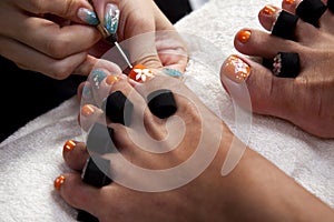 Painting toe nails