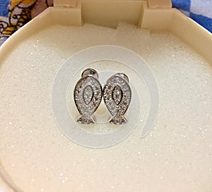 A pair of ear rings made up of 95 sterling silver