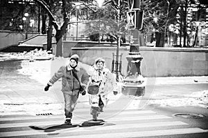 Pair in a hurry crossing the street