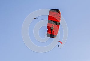 pair of parachutists landing in the international championship parachutism