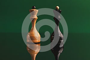 Pair of queen chess pieces confronted as opposites