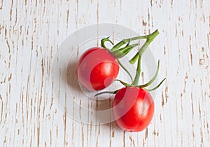 Pair of vine tomatoes on a wooden surface