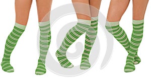 Párov žien nohy v zelený ponožky 
