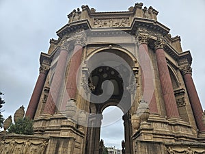 Palace of Fine arts and the reflections of the great architecture inthe pond, fantastic place to visit in San Francisco