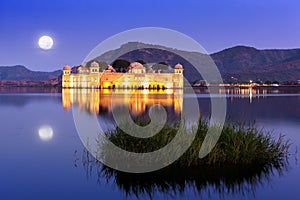 The palace Jal Mahal at night