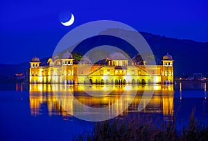 The palace Jal Mahal at night