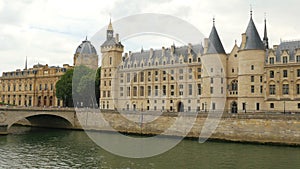 palace justice, ile de la cite islands, seine river, paris