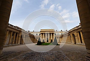 Palace of the Legion of Honor in Paris . Parisian palace complex in the style of mature classicism, Headquarters of the