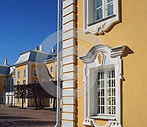 palace Sankt-Petersburg blue sky sunlight yellow wall window park outdoor