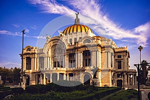 Palacio de Bellas Artes, Palace of Fine Arts, Mexico City. Translation: