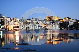 Palast and Old-Town Udaipur, Rajastan, India photo