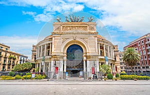 Da sul soleggiato estate. Sicilia meridionale 