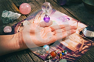 Palm reading with pendulum