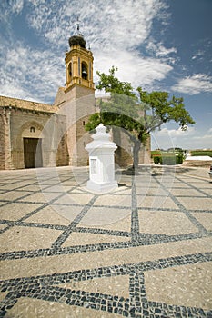 Palos Crew Monument in front of San Jorge MÃ¯Â¿Â½rtir, The Church of Saint George Martyr, where Christopher Columbus and sailors pray photo