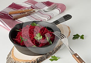 Pan with braised beetroot and parsley