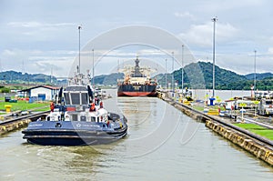 Bulk Carrier KINGFISHER exiting the Miraflores Locks
