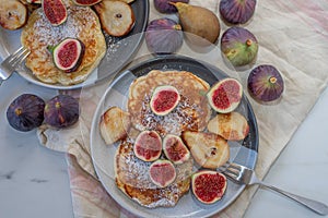Pancakes with syrup and figs