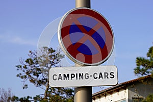 Panel no campervan not allowed recreational vehicule rv symbol ban caravans and camping cars red blue round prohibition sign