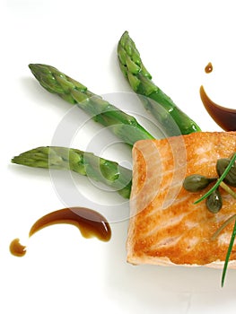 Panfried salmon with asparagus 2