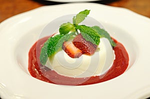 Panna Cotta Berry Sauce, Italy sweetmeat