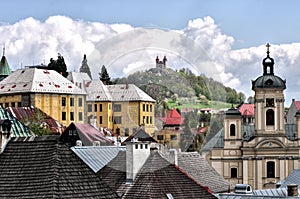 Panorama ve starém hornickém městě Banská Štiavnica